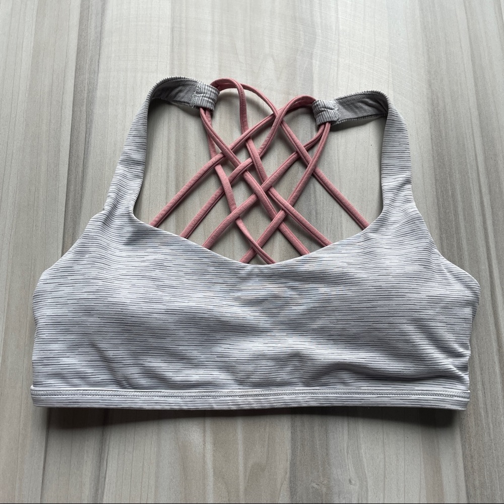 Lululemon Free to Be Wild Size 6